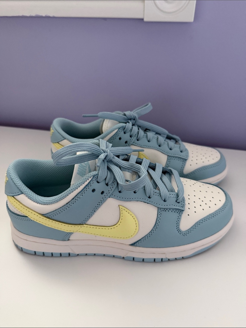 Nike Low-Top Sneakers in Blue & Yellow